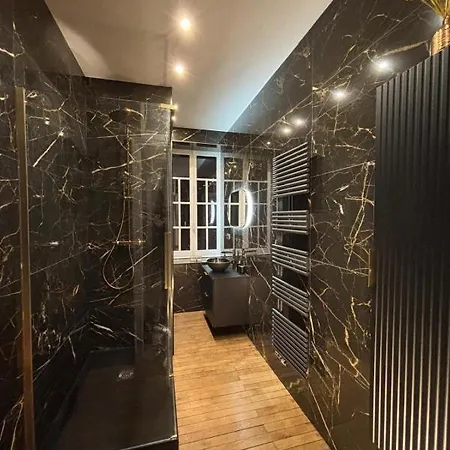 Dans Demeure De Caractere *