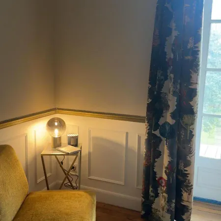 Couette-café Dans Demeure De Caractere *